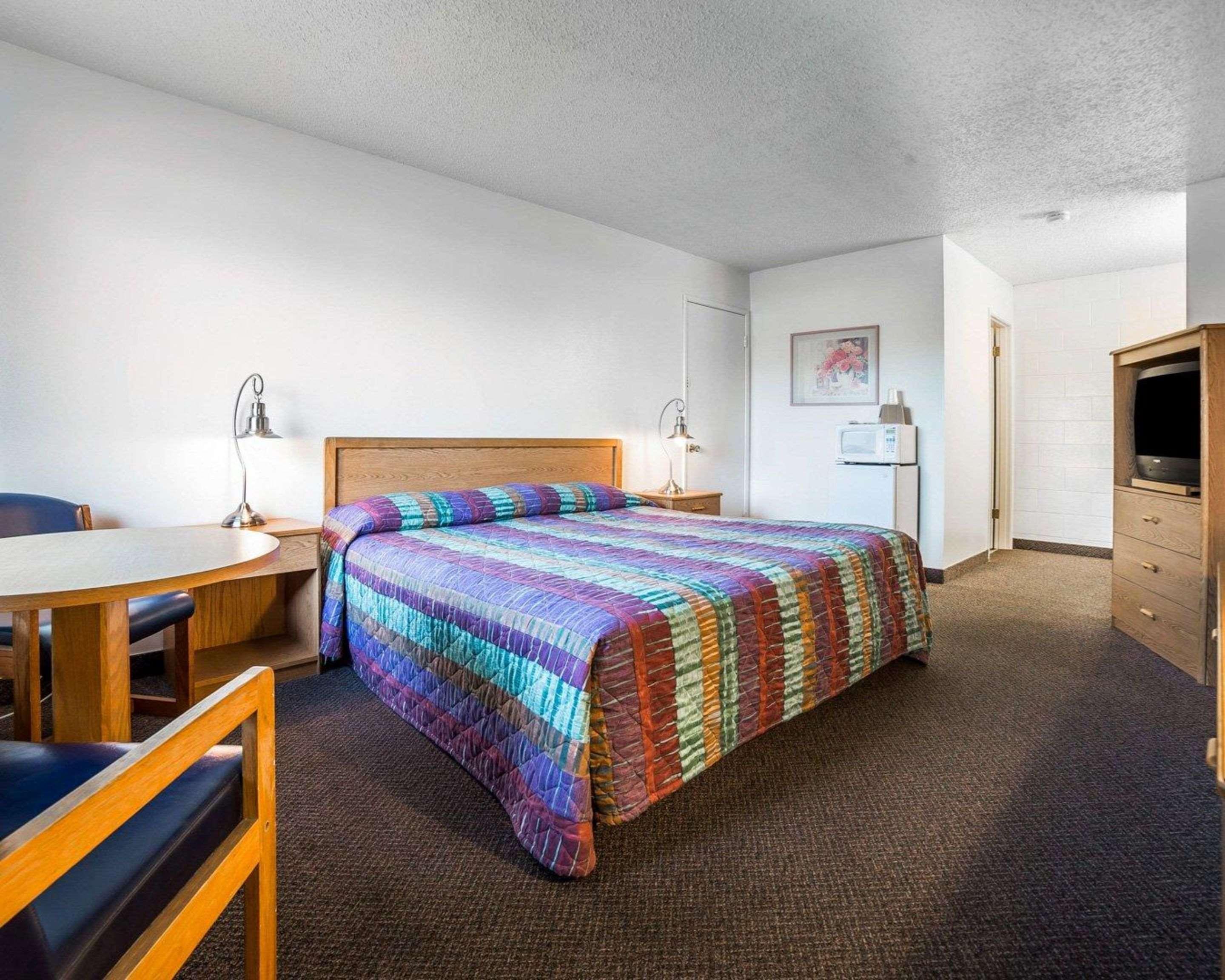Rodeway Inn & Suites Arlington Dış mekan fotoğraf